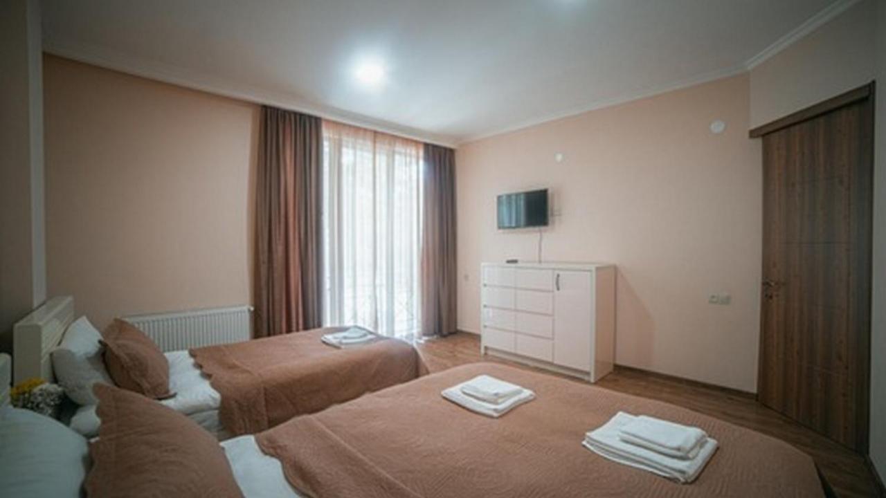 Hotel Surami エクステリア 写真