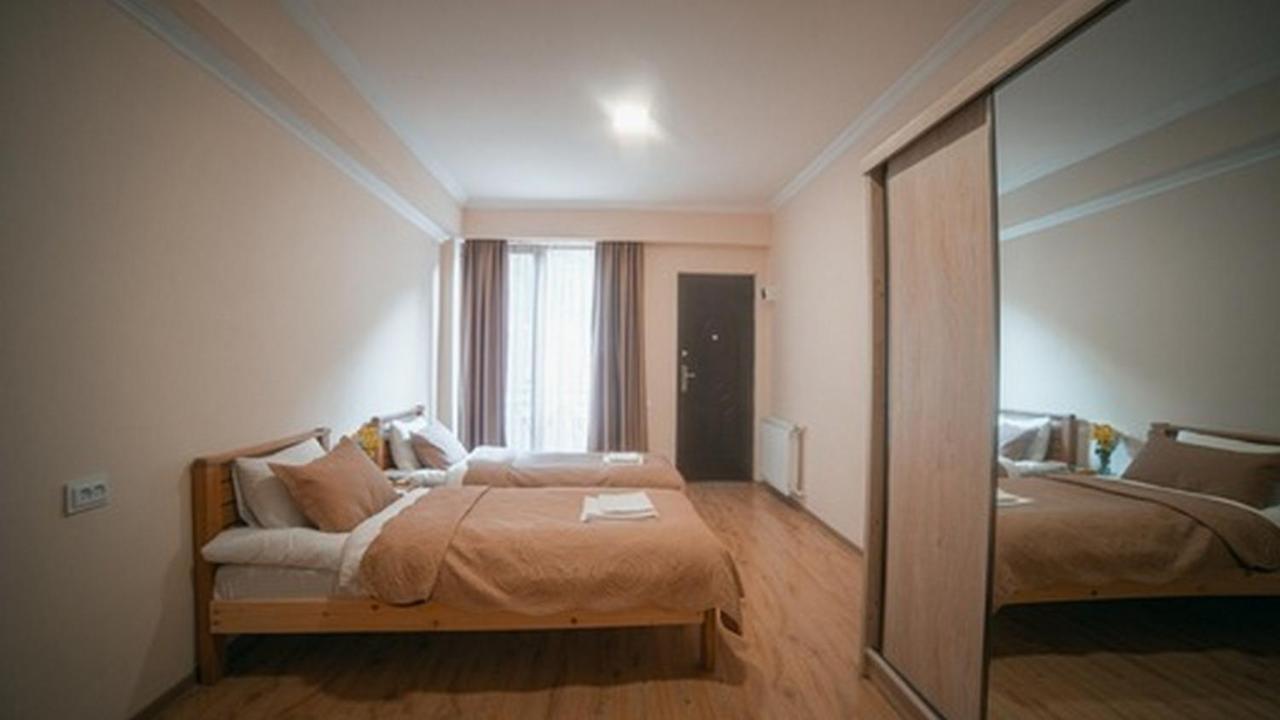 Hotel Surami エクステリア 写真