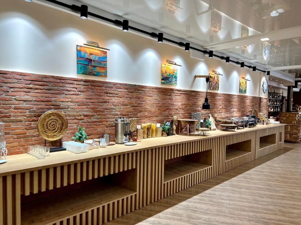 Hotel Surami エクステリア 写真