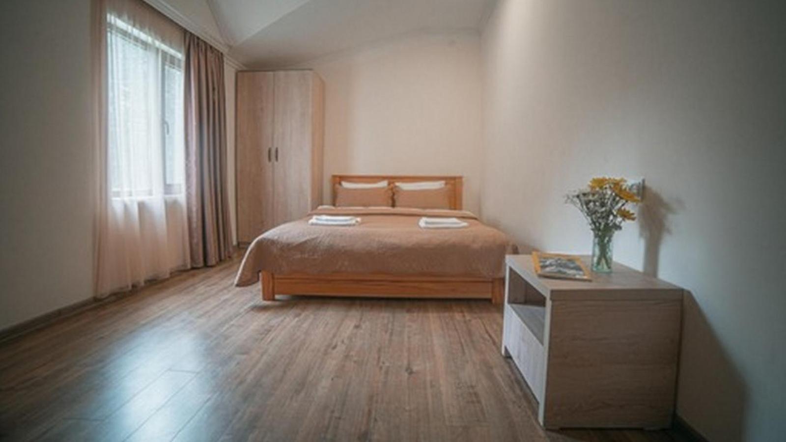 Hotel Surami エクステリア 写真
